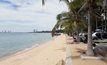 เร่งแก้ปัญหาร้านค้าให้ พนง.ยืนโบกรถ ริมชายหาดบางเสร่