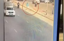 รวบแล้ว ! ผู้ต้องหายาไอซ์ ปลดกุญแจมือโดดลงรถตำรวจวิ่งหนี