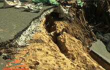 ชาวบ้านสิงห์บุรีเครียดหนัก ตลิ่งแม่น้ำน้อยทรุด