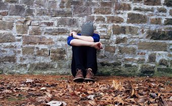 “หัวใจแตกสลาย… จากการสูญเสียหลังเหตุการณ์ความรุนแรง สู่โรคเครียดหลังเหตุการณ์สะเทือนขวัญ (PTSD) บาดแผลในใจที่ไม่อาจมองข้าม