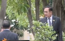 นายกฯ อารมณ์ดี คุย “อุตตม” โชว์สื่อ ก่อนยิ้มทักทาย