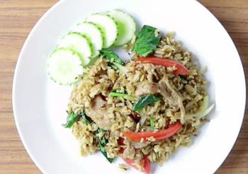 สูตร ข้าวผัดรถไฟ เมนูในตำนานที่คุ้นเคย ความอร่อยจัดเต็ม