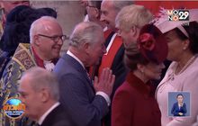 เจ้าฟ้าชายชาร์ลไหว้แทนจับมือ ระหว่างพระราชกรณียกิจ