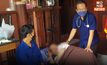 “หมอทศพร” เข้าช่วยเหลือชายนอนป่วยติดเตียง – ภรรยาป่วยเป็นมะเร็งทรวงอก ไร้เงินค่าเดินทางไป รพ.