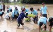 พาน้อง “ดำนา” รับน้องใหม่สร้างสรรค์