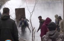 ตำรวจกรีซฉีดน้ำเข้าใส่ผู้อพยพที่ขว้างปาหิน