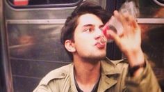 แอบส่อง ! หนุ่มฝรั่งเศส แซ่บในรถไฟฟ้าใต้ดิน แก๊ น่ารักมาก!