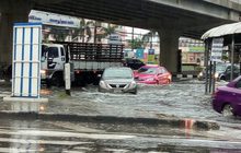 กรุงเทพฯ-ปริมณฑลฝนตกน้ำท่วมถนน