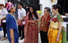 แพทย์พยาบาล รพ.มหาสารคาม แต่งชุดไทยให้บริการผู้ป่วย