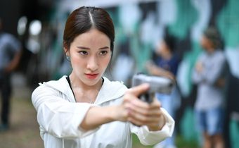 “ตั๊ก” ติวเข้ม “มุก” ยิงปืนรัวๆ  ก่อนลุยแอ็คชั่นหนัง “บุษบา”