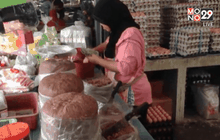 สาธารณสุขตรังสั่งเก็บกะปิปนเปื้อนสีย้อมผ้า