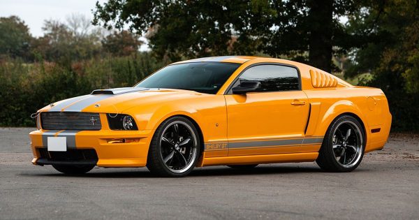 FORD MUSTANG