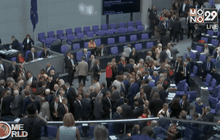 รัฐสภาเยอรมนีอนุมัติให้เงินกู้ช่วยเหลือกรีซต่อ