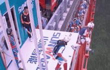 แข่งโดดร่มจากทางเดินทางลอยฟ้าในจีน