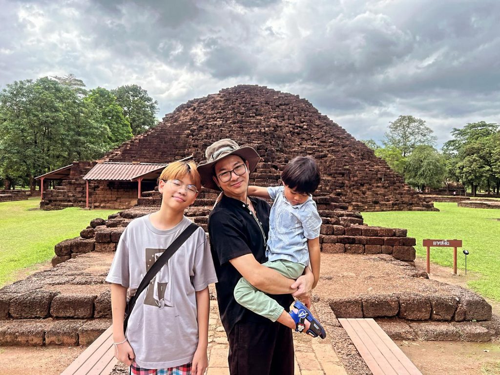 เกลือ เป็นต่อและครอบครัว ที่เมืองโบราณศรีเทพ