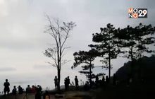 นักท่องเที่ยวสัมผัสอากาศหนาว ผานางแอ่น ภูกระดึง