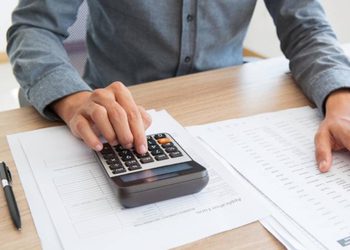 ก่อนยื่นสินเชื่อรถแลกเงิน ลองเช็กเพดานหนี้ต่อรายได้ (DTI) แบบง่าย ๆ ด้วยตัวเอง