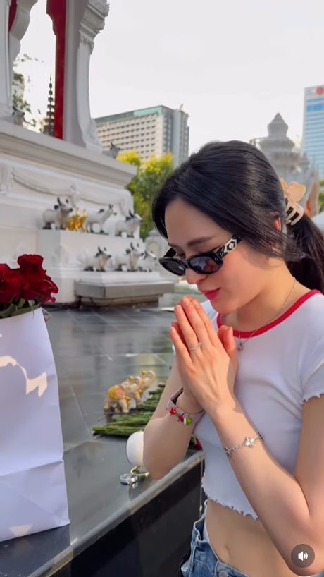 กราบขอพรความรัก