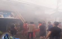 ไฟไหม้บ้านในตลาดเก่าแก่ อ.โคกสำโรง จ.ลพบุรี