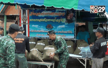 พระราชทานสิ่งของช่วยเหลือผู้ประสบภัยตลิ่งทรุด