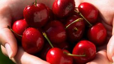 6 ผลไม้สีแดง ที่มีสารต้านอนุมูลอิสระ สู๊ง..สูง