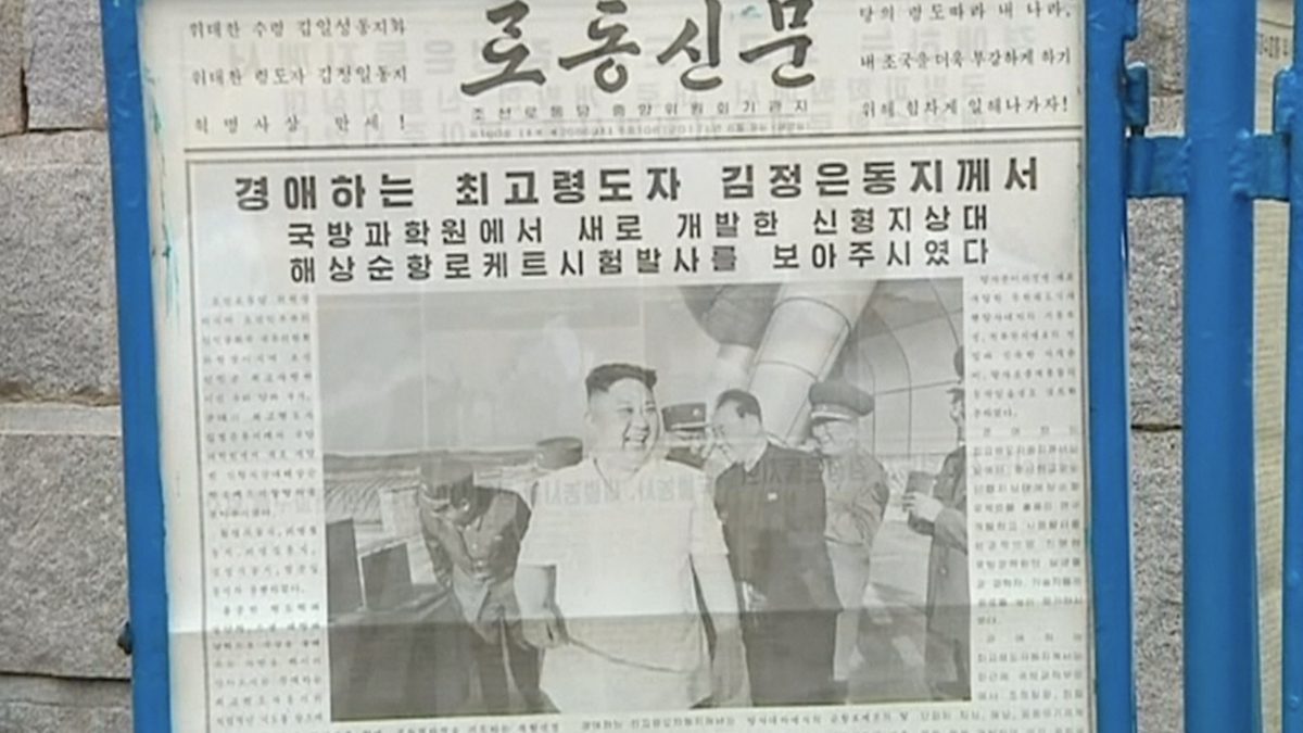 ชาวเกาหลีเหนือยกย่องผู้นำ หลังทดสอบขีปนาวุธครั้งล่าสุดสำเร็จ