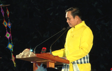 นายกฯ เปิดงานแห่เทียนพรรษา จ.อุบลราชธานี
