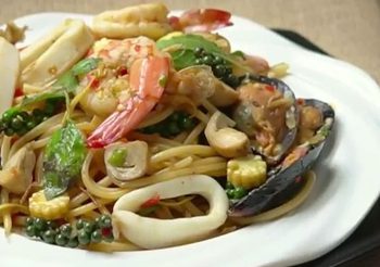 วิธีทำ สปาเก็ตตี้ผัดขี้เมาทะเล รสชาติอร่อย มีความเผ็ดร้อน