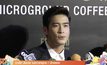 “อาเล็ก” ขำๆ โดนเพื่อนรุมแซวแรง รับห่วง “จอย” เข้ารพ.