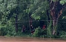 น้ำป่าทะลักชาวบ้านติดเกาะร้องขอความช่วยเหลือ