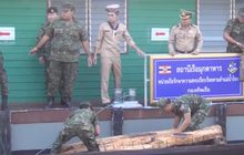 จับหนุ่มลาว ลอบขนไม้พะยูงข้ามโขง