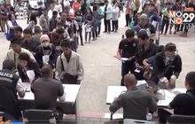 ประชาชนลงชื่อขอรับยาหมอแสง จ.ปราจีนบุรี