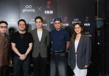 “Glassiq x Tur | Tur Color Me แค่เธอก็พอ สีไหนก็ใช่!” งาน Collab แห่งปีที่จับคู่ “แว่นตา” กับ “ทรงผม” เข้าไว้ด้วยกันอย่างลงตัว เพื่อให้ทุกคนกล้าออกมาค้นหาเฉดสีและสไตล์ที่เป็นตัวเองแบบไม่มีกรอบจำกัด