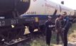 รถไฟบรรทุกรถถังตกรางใกล้วัดเสมียนนารี