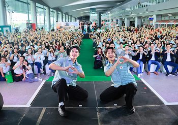 เซเว่น อีเลฟเว่น เปิดตัวพรีเซนเตอร์ “พี่จอง” และ “คัลแลน”