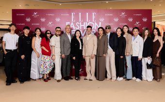 ตัวตึงสายแฟ “เบ็คกี้–พีพี–เจมีไนน์–เติ้ล” นำทีมซุปตาร์อัปเดตเทรนด์ เปิดฉาก ELLE Fashion Fever at ICONSIAM ซัมเมอร์นี้ไม่มีคำว่าเบา!
