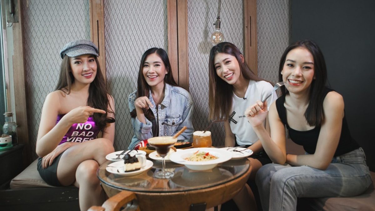 4 สาวCampus star ชวนนั่งร้านคาเฟ่สุดชิคย่านราชเทวี