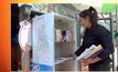 เปลี่ยนตู้เย็นเสีย เป็นตู้หนังสือแห่งความรัก
