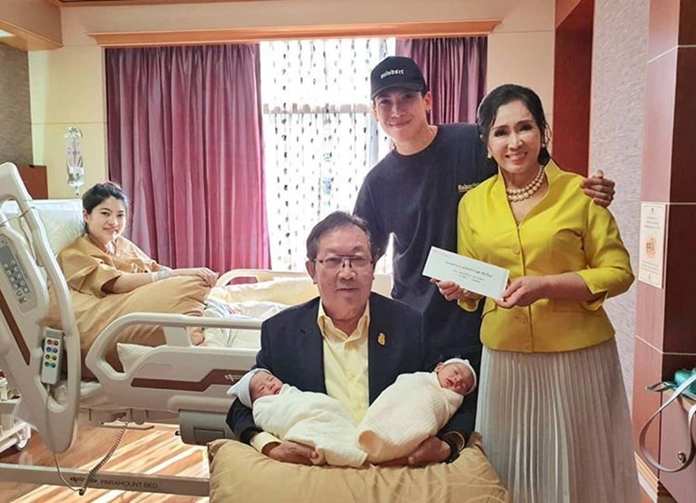 คุณปู่คุณย่ามารับขวัญหลานตั้งแต่วันคลอด