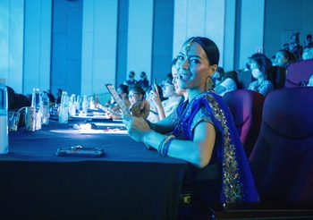 ‘ลอร่า ศศิธร’ ปลื้มในฐานะกรรมการและผู้ฝึกสอนบุคลิกภาพการพูด บนเวทีประกวดอันทรงเกียรติทั้งชาย-หญิง ก้าวสู่เวทีโลก