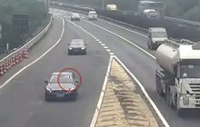 คลิปแท่งเหล็กปลิวใส่กระจกรถ เฉียดคนขับหวุดหวิด!