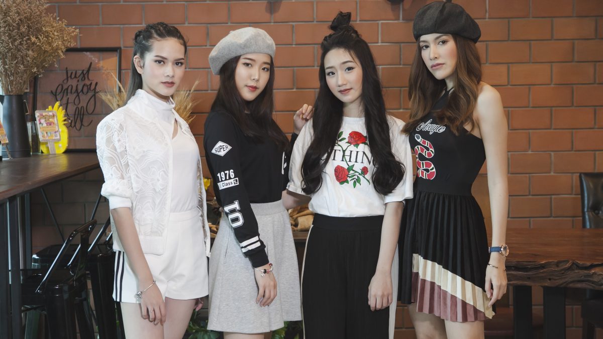 ส่องแฟชั่นของ4สาวมหาลัย สวยปังเก๋กันทุกคน