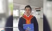ชื่นชมบัณฑิตพิการทางสายตาใช้เวลา 14 ปี คว้าปริญญาสำเร็จ