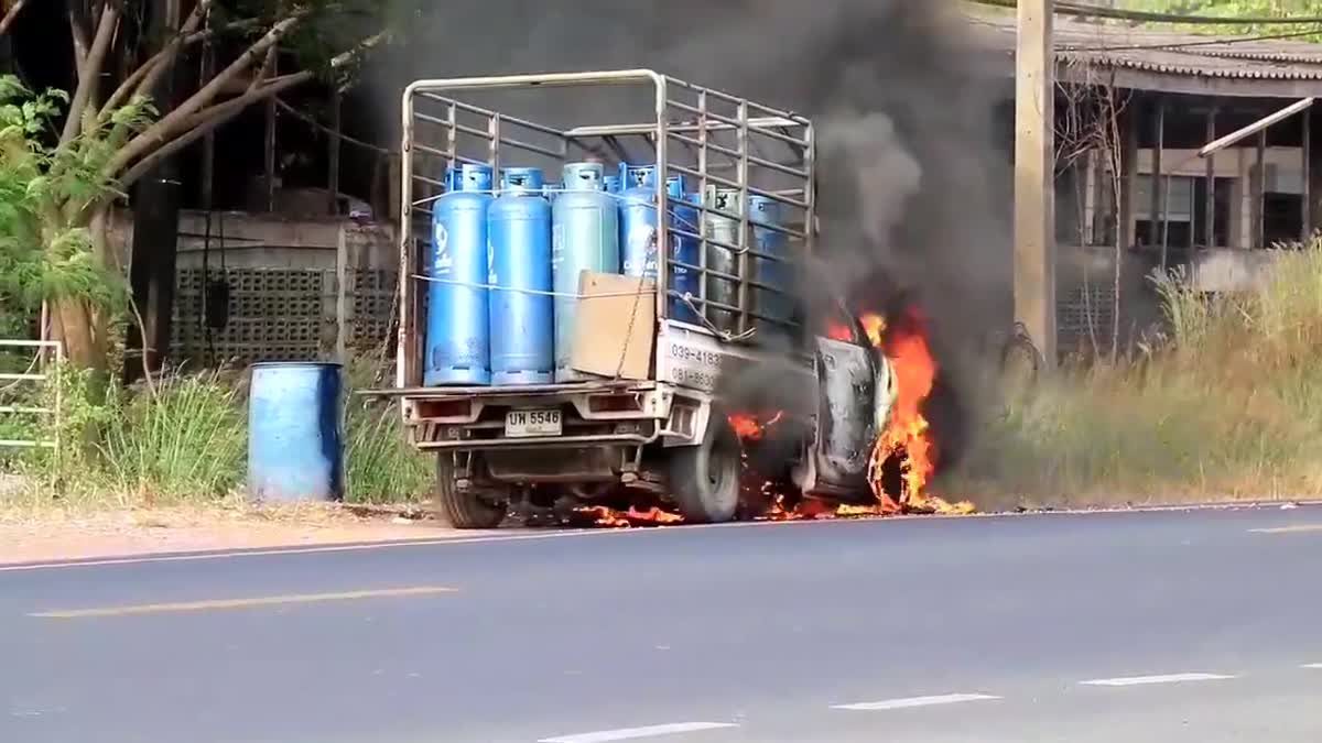 รถกระบะบรรทุกถังเเก๊สเกิดไฟลุกไหม้ห้องเครื่องยนต์ (11-12-60)