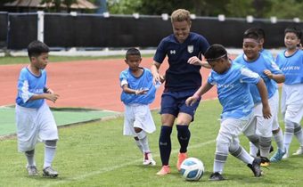 อิชิอิ ควงแข้งบุรีรัมย์ ฝึกทักษะลูกหนัง “Daikin Kids Football Fest 2025” ครั้งที่ 5