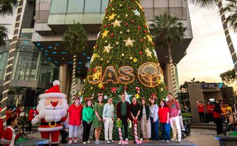 “JAS Group Christmas Tree Light Up Celebration 2025” งานเปิดไฟต้นคริสต์มาสหน้าอาคารจัสมินฯ สุดยิ่งใหญ่