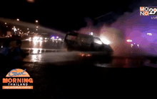 รถตู้โดยสารชนรถพ่วงบาดเจ็บเกือบ 10 คน 