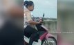 แชร์สนั่น สาวซิ่งมอเตอร์ไซค์ขึ้นทางด่วนหนี ตร.