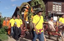 ชาวอำเภอเมืองยโสธร ร่วมแห่เทียนเข้าพรรษา