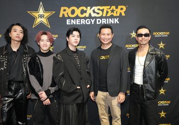 เครื่องดื่ม “Rockstar” แท็กทีม โจอี้บอย และทิลลี่เบิร์ด เช็คอินสยามสแควร์ เป็นกำลังใจให้คนไทยไปต่อ ในงาน Rockstar Recharge Bangkok